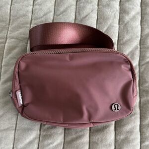 Lululemon Everywhere Belt Bag